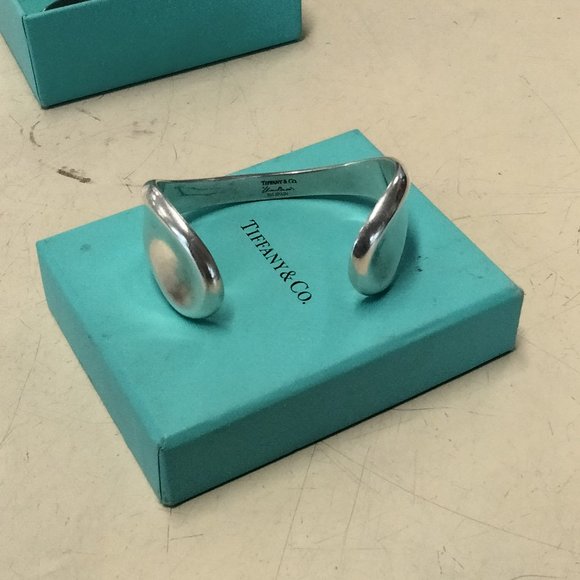 Tiffany & Co thumb print half cuff bracelet - Picture 2 of 3